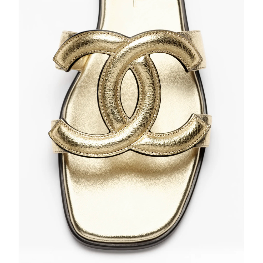 Chanel 26S Golden Gold Cracked Leather XL CC Logo Mules Slides Flat Sandals 38.5 - Picture 9 of 16